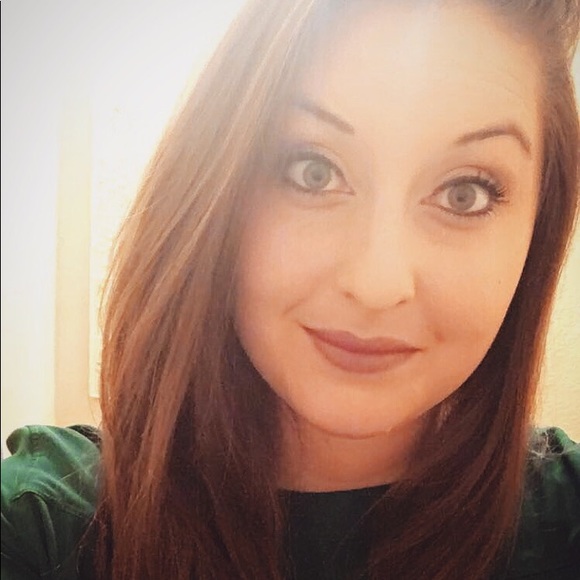 Meet your Posher, Madison - Picture 2 of 2